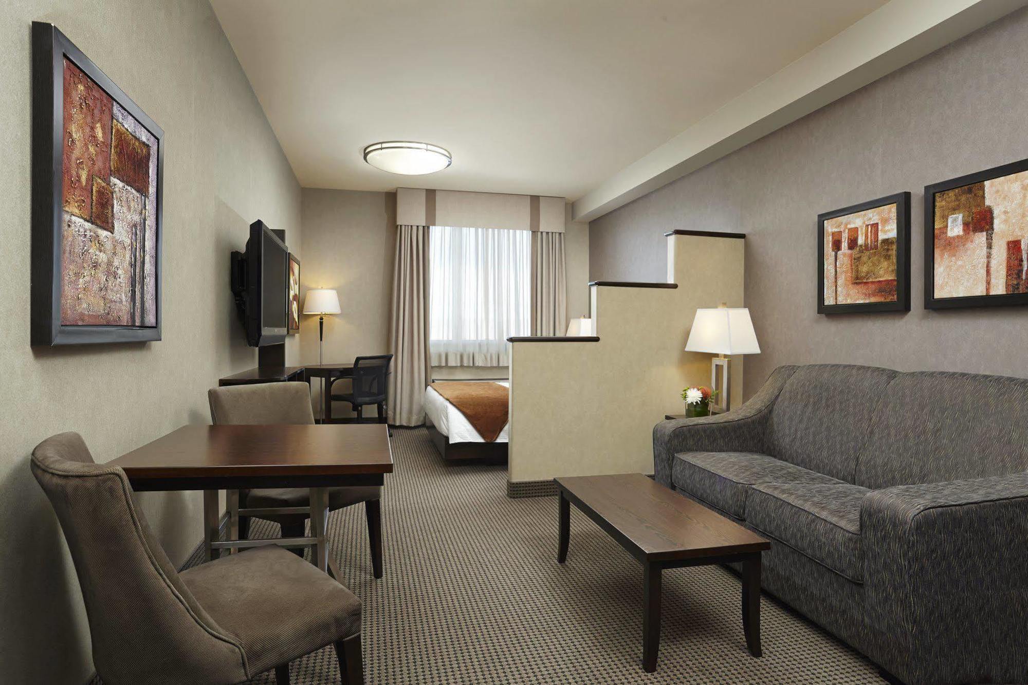 Hotel Acclaim By Clique Calgary